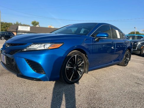 Used 2019 Toyota Camry XSE image 4