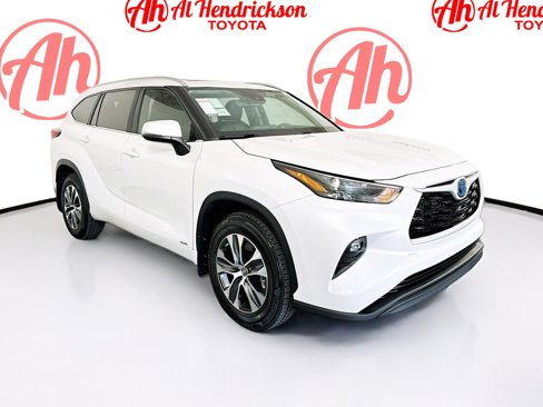 Used 2023 Toyota Highlander XLE image 1
