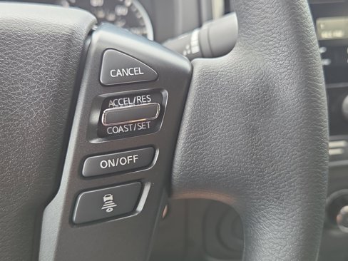 Used 2025 Nissan Frontier SV image 14