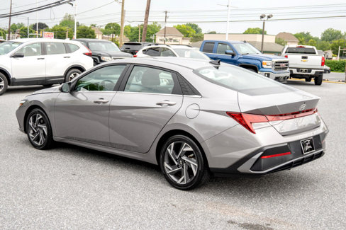 Used 2024 Hyundai Elantra Limited image 5