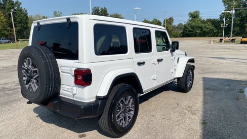 Used 2024 Jeep Wrangler Unlimited Sahara image 3