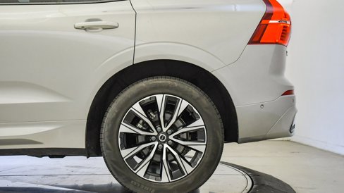 Certified 2025 Volvo XC60 B5 Plus image 11