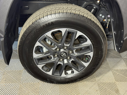 Used 2025 Toyota Tundra Limited image 10
