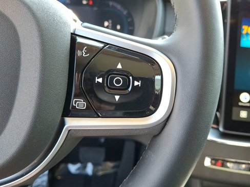 Certified 2025 Volvo XC90 B6 Plus image 20