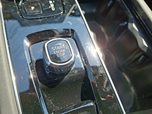 Certified 2025 Volvo XC90 B6 Plus image 21