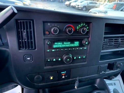 Used 2016 Chevrolet Express 2500 image 20