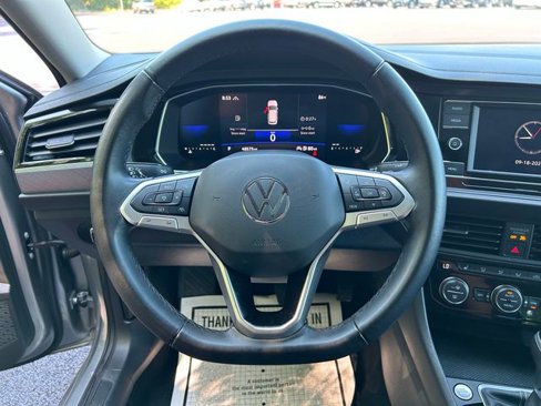 Used 2024 Volkswagen Jetta SE image 11