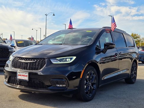 New 2026 Chrysler Pacifica Select image 3