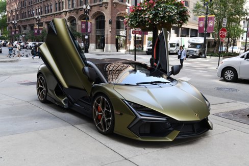 Used 2025 Lamborghini Revuelto image 3