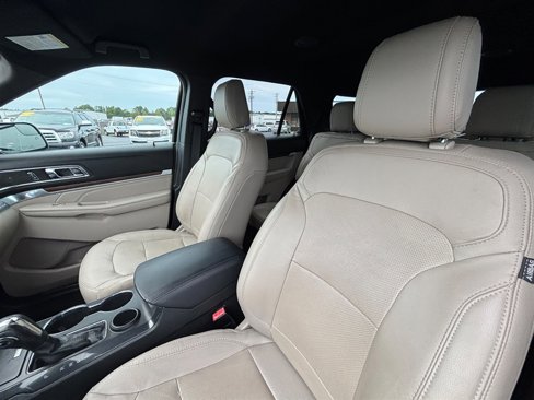 Used 2018 Ford Explorer Limited image 11