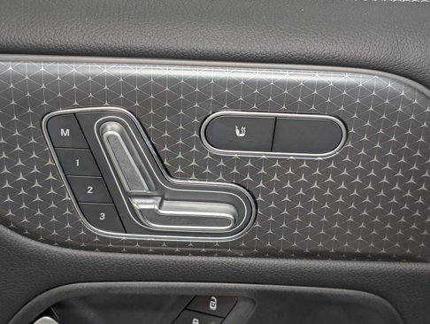 New 2025 Mercedes-Benz GLB 250 4MATIC image 34