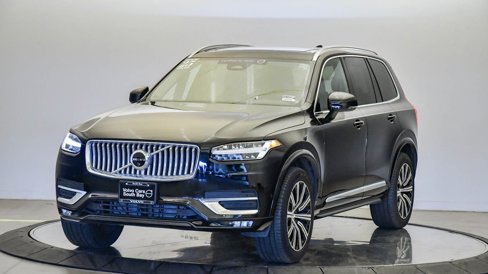 Certified 2025 Volvo XC90 B6 Plus image 1