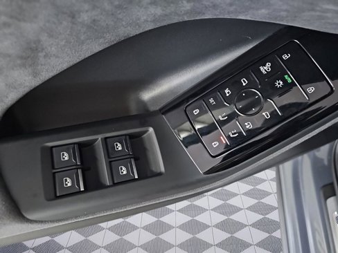 New 2025 Audi SQ6 e-tron Prestige image 9