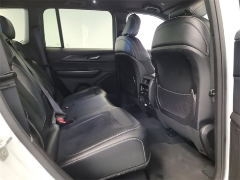 Used 2024 Jeep Grand Cherokee Altitude image 12