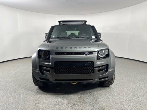 Used 2025 Land Rover Defender 110 image 2