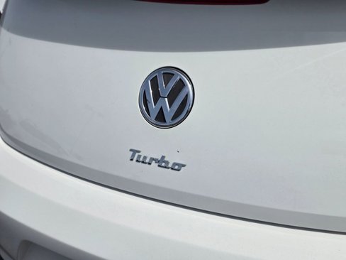 Used 2012 Volkswagen Beetle Launch Edition image 15