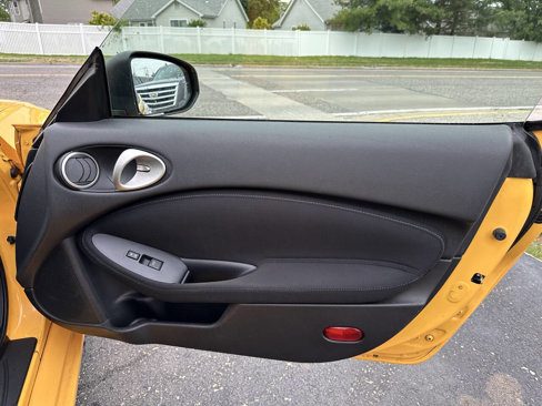 Used 2017 Nissan 370Z Touring image 11