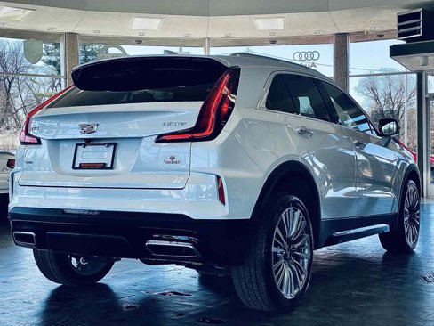 Used 2024 Cadillac XT4 Premium Luxury image 15