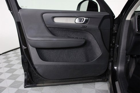 Certified 2025 Volvo XC40 B5 Plus image 17