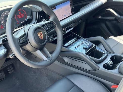 New 2025 Porsche Cayenne image 4