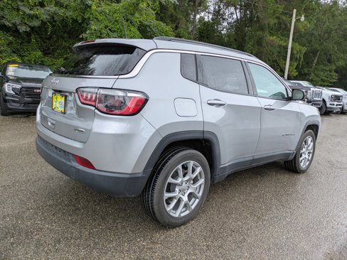 Used 2022 Jeep Compass Latitude image 4