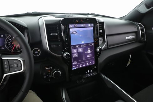 New 2025 RAM 1500 4x4 Crew Cab image 28