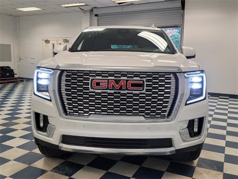 Used 2023 GMC Yukon XL Denali w/ Advanced Technology Package image 2