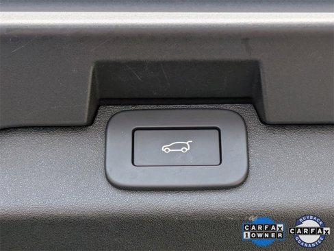 Certified 2024 Land Rover Discovery Metropolitan Edition image 13