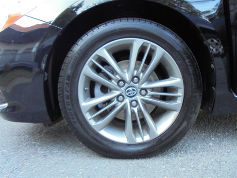 Used 2017 Toyota Camry SE image 12