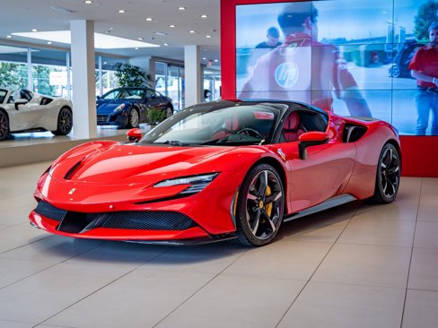 Used 2023 Ferrari SF90 Spider image 29