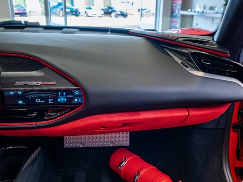 Used 2023 Ferrari SF90 Spider image 16