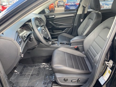 Used 2021 Volkswagen Jetta SE image 9
