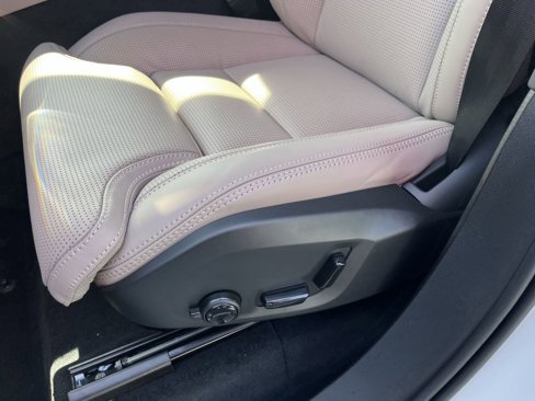New 2026 Volvo XC90 B6 Ultra image 13