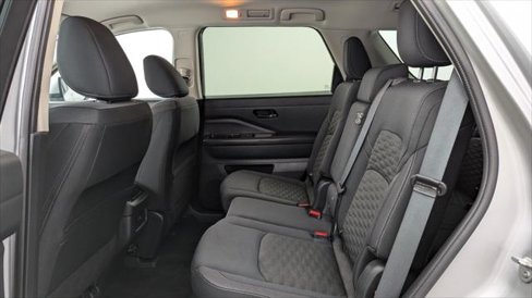 Used 2025 Nissan Pathfinder SV image 17