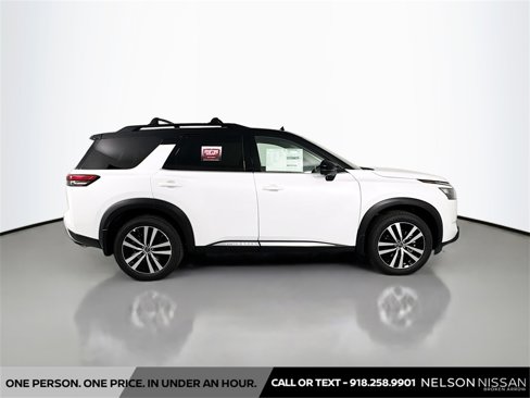 New 2025 Nissan Pathfinder Platinum image 4