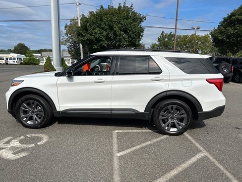Used 2022 Ford Explorer XLT w/ Equipment Group 202A image 4