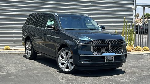 New 2025 Lincoln Navigator Reserve image 1