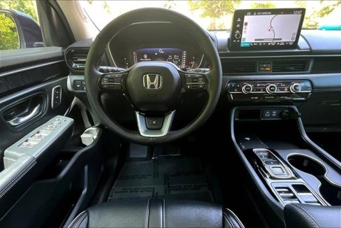 Used 2025 Honda Pilot Elite image 8