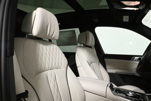 New 2026 BMW X7 M60i image 37