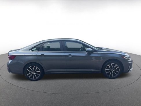 Used 2025 Volkswagen Jetta SE image 16