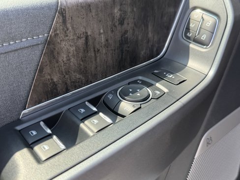 New 2025 Ford F250 Lariat w/ Lariat Ultimate Package image 9