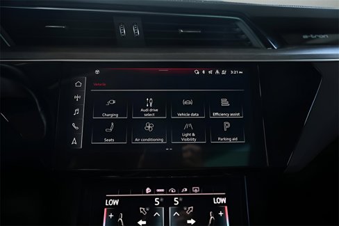 Used 2024 Audi Q8 e-tron Premium image 17