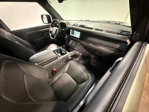 Used 2024 Land Rover Defender 90 X-Dynamic SE image 57