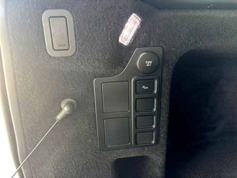 Used 2020 Land Rover Discovery SE image 33