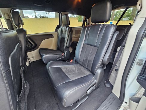 Used 2019 Dodge Grand Caravan SXT image 15