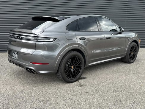 Certified 2025 Porsche Cayenne Coupe image 9
