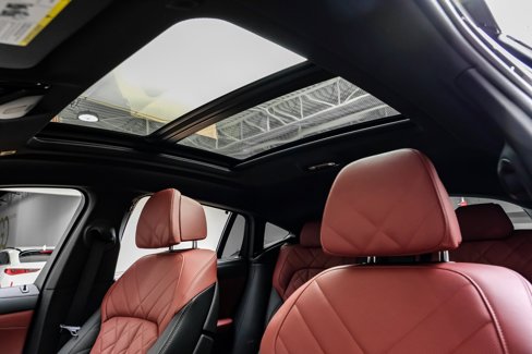 Used 2025 BMW X6 M60i w/ Executive Package image 5