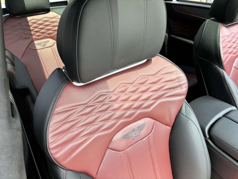 New 2025 Bentley Bentayga image 14