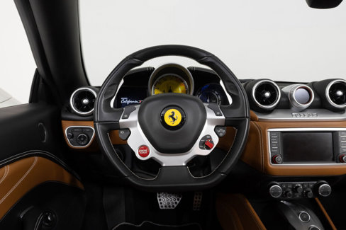 Used 2017 Ferrari California T image 32