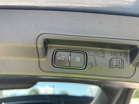 Used 2021 Ford Explorer XLT w/ Equipment Group 202A image 14